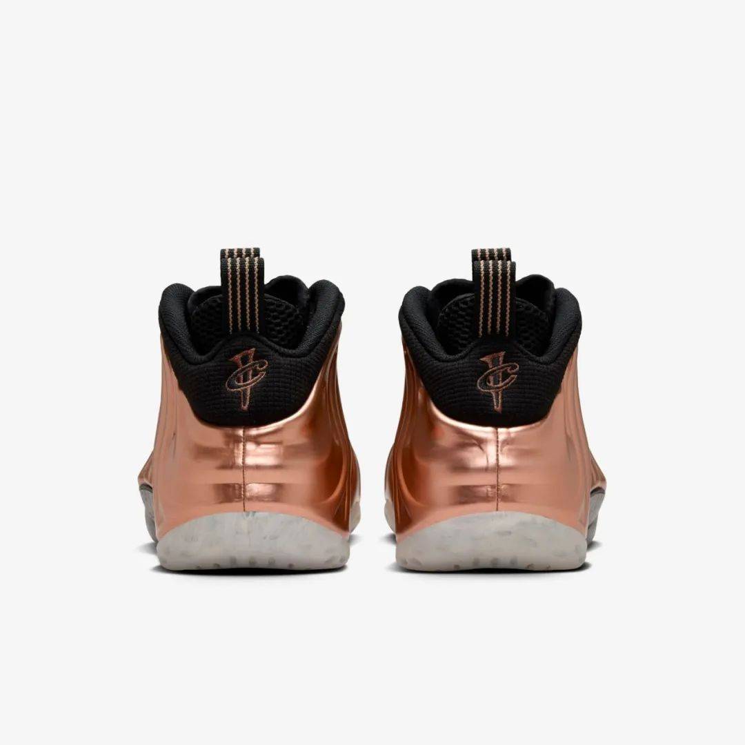 osite OnMetallic Copper 限量发售AG真人旗舰厅登录醒目出众 Nike Air Foamp(图1)