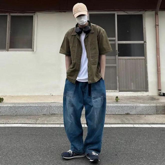 男生搭配这3件衣服更合适潮流又有型！AG真人国际游戏喜欢穿“牛仔裤”的(图2)