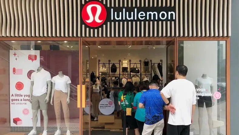 ululemon想靠中国男人翻身AG真人游戏平台痛失400亿的L(图3)